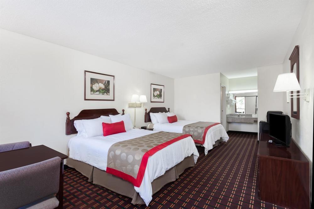 Travelodge By Wyndham Clarksville Eksteriør bilde