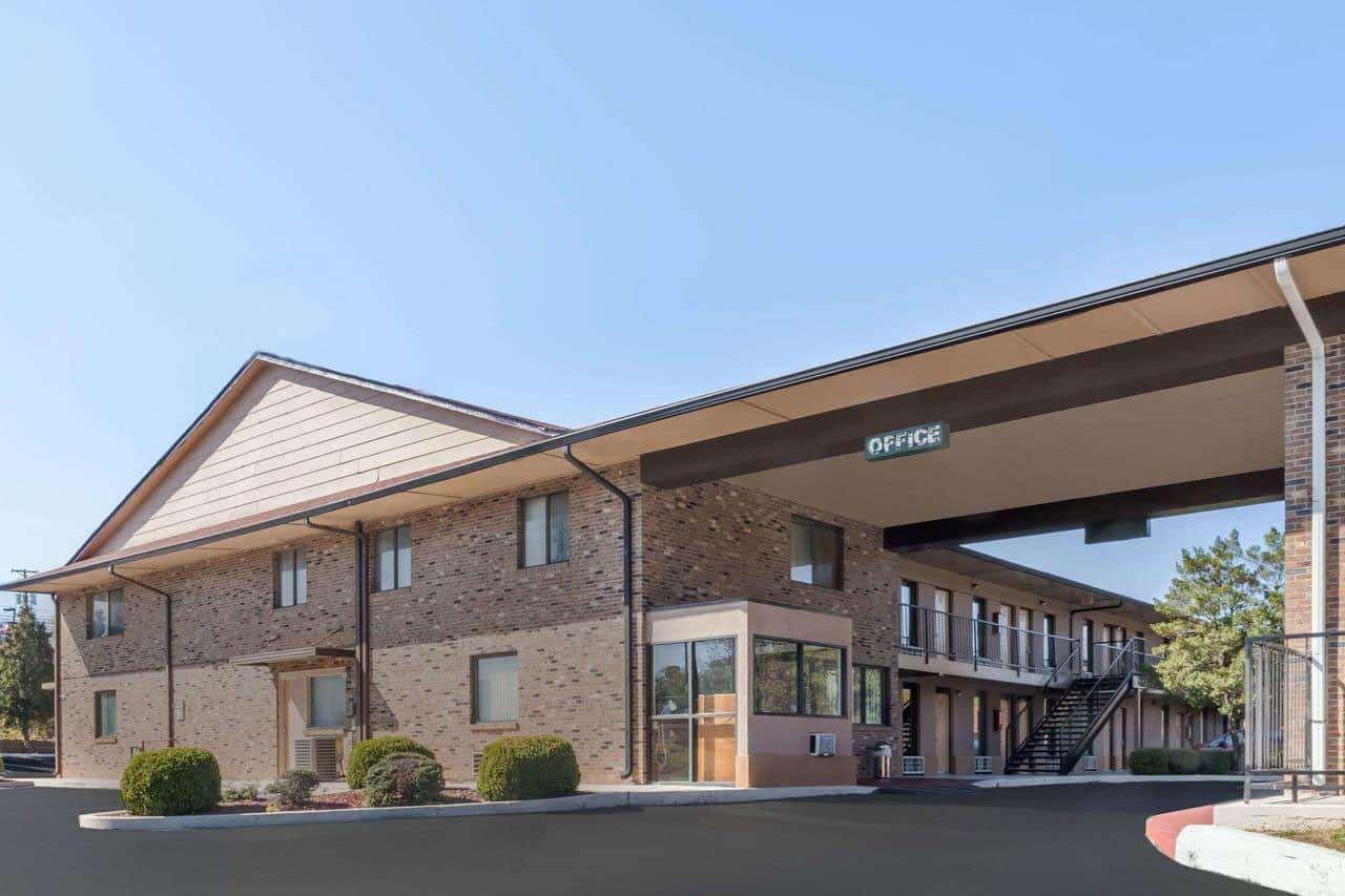 Travelodge By Wyndham Clarksville Eksteriør bilde