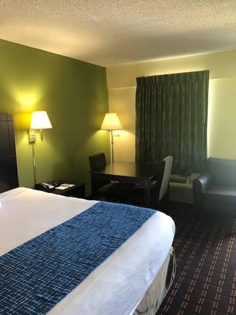 Travelodge By Wyndham Clarksville Eksteriør bilde